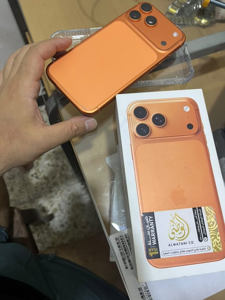 17 برو ماكس ذاكره 256 بطاريه 100 مشحون 125 مره
شرق اوسط سيم كرت برتقالي غراضه كامله 
داخل الضمان ينتهي 2027 
مبدل شاشه وشريط بطاريه بطاريته 100 اثر الوكعه 
وبيه ضربه من جوه مماثر كلشي بلجهاز شغال 
تعرفون سعره مليونين اريده مليون 125 
نهايته تفاصيله كلهن ذاكرهن لحد يكلي شبيه مابي 
بغداد مكاني 
***********
