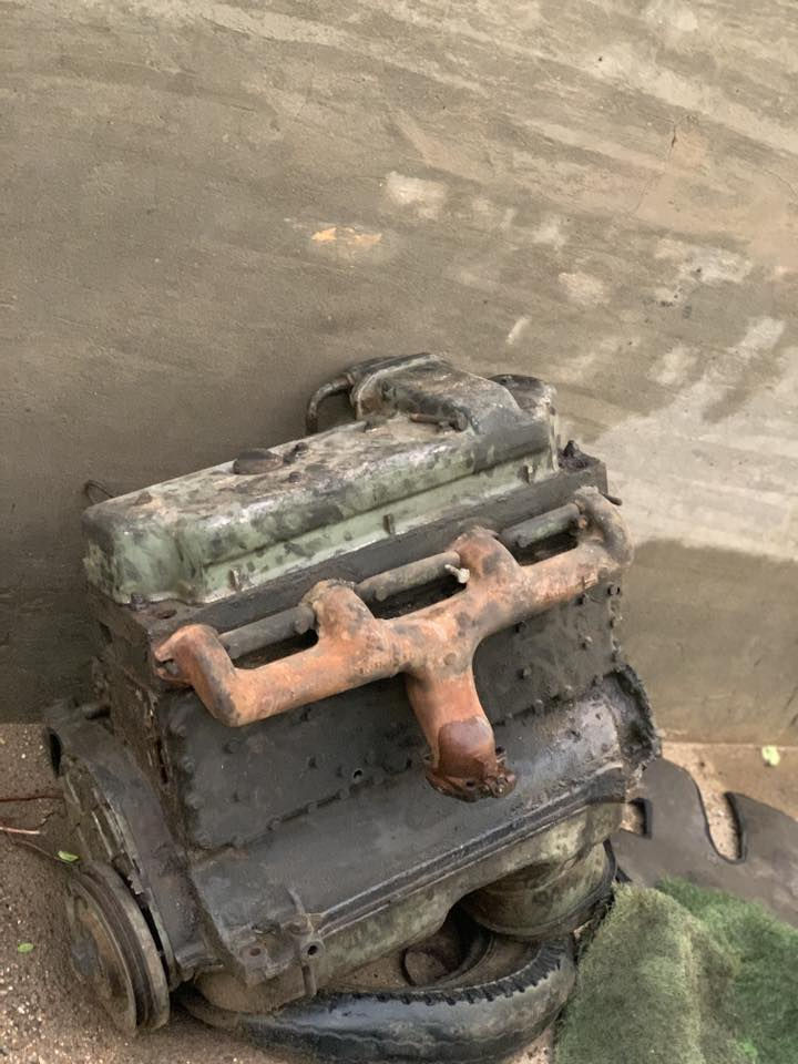 السلام عليكم مكينة ابو ردين شغاله  بيها خيط بخار كامله هيه تفرعاتها السعر 800 بيها مجال 
*********** 
***********
