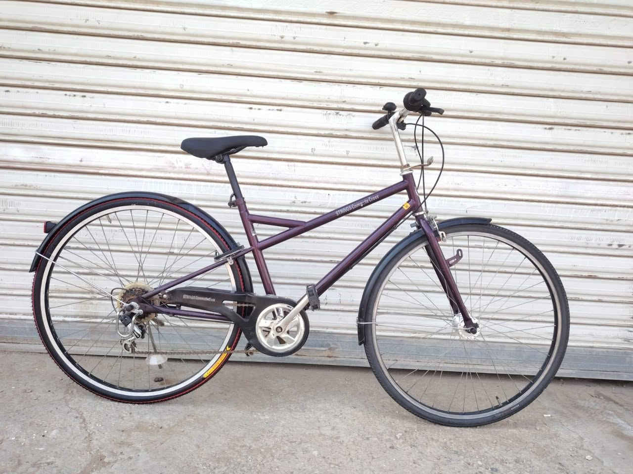 السلام عليكم ورحمة الله وبركاته
بايك موديل سي ٧٠٠ ترحال حجم ٢٧
باله ياباني وضع حاويه فول  
نضافه فول فول موصفات 
ماركه ( STRINGS Commute) 
  سستم كامل شيمانو
يدات فر شيمانو اصلي 
السعر (  100  الف ) 
عكرب ماركه اصلي  شيمانو  
  لون ميمز ماروني مختم 
كير ٦ / ١ شغال سستم كامل 
غير مستخدم داخل العراق
عنوان المحل بغداد الحبيبيه 
هاتف *********** 
الاستفسار واتساب
