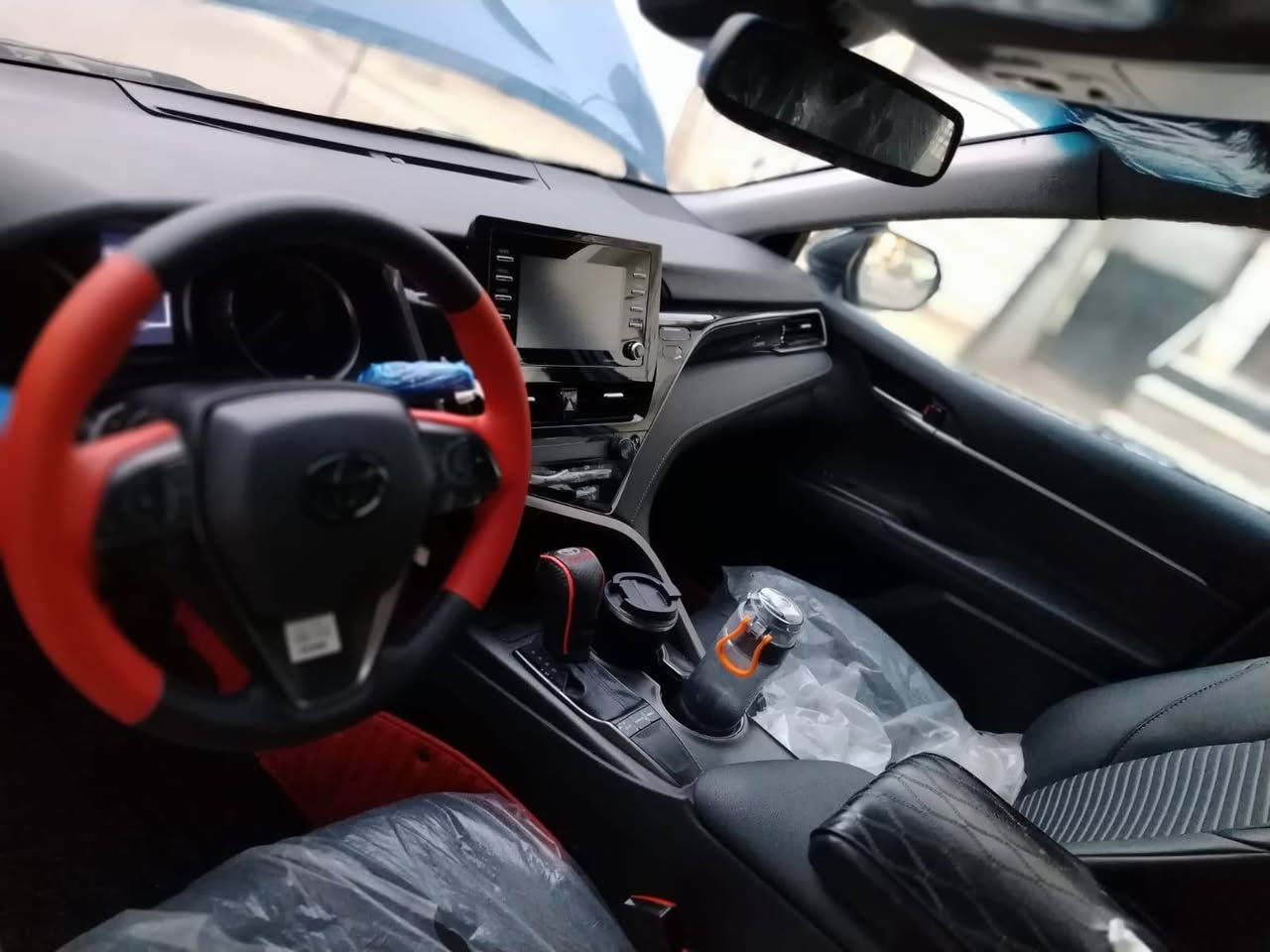 السلام عليكم تايوتا كامري للبيع موديل 24 الفئه SE لون مميز بحري رقم أربيل الجديد سنويه جديده السياره باسمي الضرر (جاملغ امامي صفحه السايق بدون دواخل) السياره فول مواصفات ما عدا الاسلايت المواصفات (رادارات +مانع تصادم +تحكم استيرين جهتين +تحديد مسار + تحديد سرعه +دواخل اسود جلد + مزوده إضاءة LEDبل داخل من امريكه + شفتات استيرين +ثلاث انضمه قياده +شاشه وسطيه لمس +جام اتوماتيك صاعد ونازل) ماشيه (20الف) يعني اخت الزيرو اخذتهه ماشيه 500بس محرك 4 اسلندر السياره رزنه واقتصادية السعر  (208)وبيهه مجال للاتصال (***********) (***********) (ابو كرار) العنوان بغداد شارع حيفا
