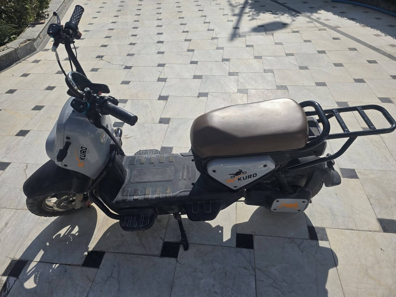 سلام عليكم
دراجة شحن للبيع في كركوك موديل 2025  اقصى سرعة مالته 65كم/س السعر 425 العيب مالته نقص بطارية
رقم الهاتف/***********
