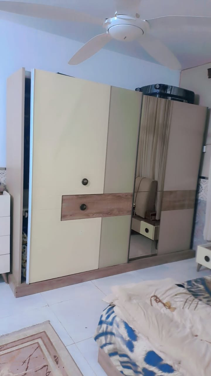 السلام عليكم غرفه تركي اصليه نضيفه كل ضرر مابيه 7قطع مع الدوشك مكان بآبل رقم موبايل ***********
