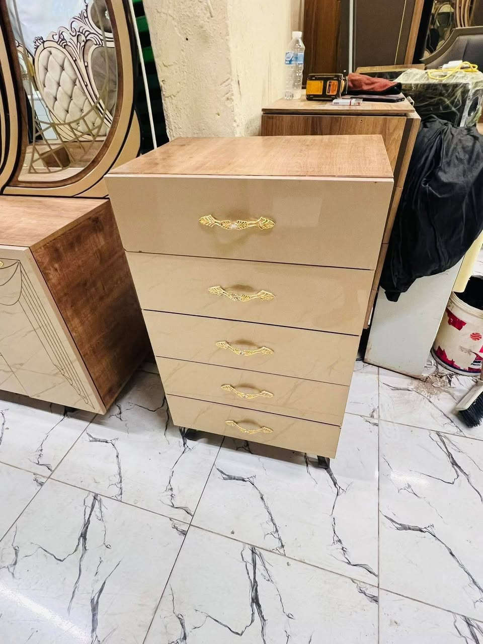 غرفة نوم تركي مستخدم 🎀
نضافة 80بل💯
عدد القطع / 8
نضام / سلايت + ابواب🍂✨
قماش وتر بروف🍂
سعر / 650 🤍✨
شد ونقل داخل بغداد مجاني🛻
يوجود توصيل محافضات 
تصعيد حسب النتفاق


**إذا كنت صاحب هذا الإعلان وتريد حذفه لأي سبب، رجاءا أرسل رسالة إلى الدعم الفني**