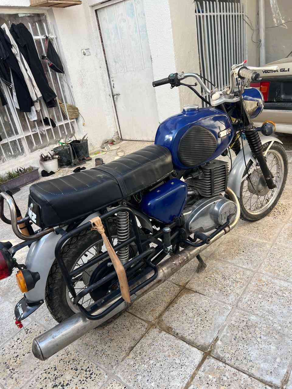 مابعد السلام ماطور امزت موديل ٨١ كهربائياتها اشاير كله شغال وكامل معمر جديد مكينه ساسيس ثلاثه السعر ٩٠٠ وبي مجال لشراي. بدون لوحات ***********
