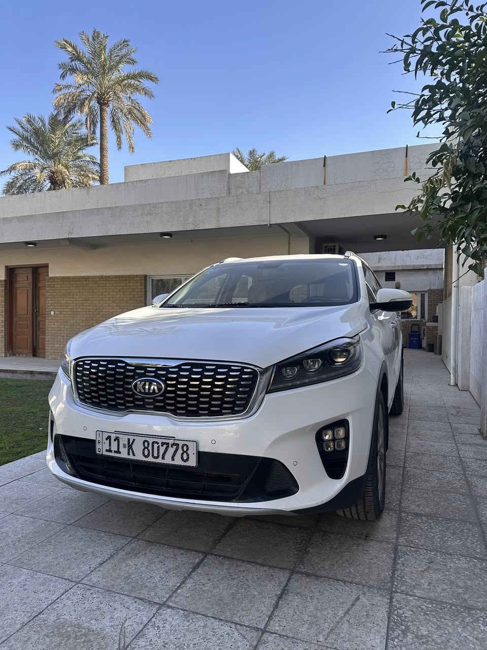 السلام عليكم 
للبيع كيا سونتو موديل 2020 خليجي
رقم بغداد جديد وسنوية باسمي تحويل مباشر 
السيارة بحالة ممتازة وما تحتاج أي شي.
العداد 65 ألف كيلو
محرك V6
قير أوتوماتيك 8 سرعات
فول مواصفات عدا بنوراما
لايتات زينون بلادية
كراسي أمامية كهرباء
فتح صندوك كهرباء
حساسات أمامية وخلفية
كامرة خلفية دوارة
شاشة تدعم ابل كاربلاي واندرويد اوتو
شحن لاسلكي
كشنات جلد
7 ركاب
تبريد ثلاث قطع منفصلة
أنظمة قيادة: Eco – Smart – Comfort – Sport
المحرك والقير والحدادية كفالة
السيارة ما ناقصها شي
ملاحظات:
صبغ بسيط بنهاية باب الراكب
وبيها بارد على كد اربع اصابع بحافة الصندوك
كلشي موضح بالصور
الموقع بغداد – حي الشباب
السعر 253 ورقة 
الاتصال وواتساب
***********
