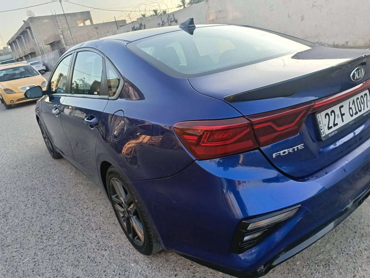 #السلام_عليكم
#للبيع 

- كيا فورتي 
 ( kia forte )
- موديل 2019
- رقم اربيل الدولي
- ب اسم عربي  
- مكينه  2000 DOSH
- ماشيه 114الف ميل
- اللون ازرق 
- البجم. كبس
- حادث أميركا  نصف جاملغ الامامي الايمن 
- وبالعراق بيها باب خلف السائق مبدل اصلي نفس اللون

- ((محرك والكير والصدر وتبريد والكهربائيات والايرباكات ولغود وشواصي وتكم. كفاله))

المواصفات :-  

* فتحة سلايد 
* شاشه  حجم الكبير + كامرة 
* قياده ذاتيه
* تبريد لمس بيانو 
* توقف ذاتي
* تحديد مسار
* 3 وضعيات قياده 
* تحكم  ستيرن   
- صور الحادث منشورة.
- السعر 112بيها مجال بسيط جدا 
- بغداد  البلديات 
- الهاتف 
-  ***********
