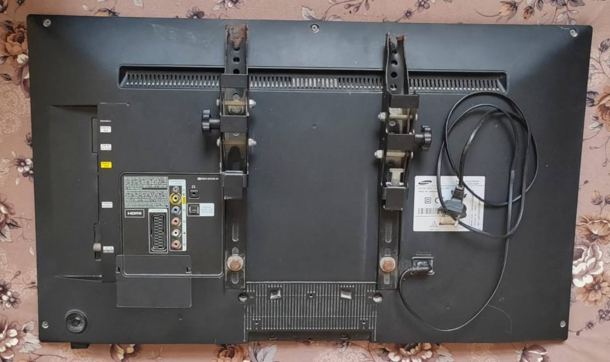 سلام عليكم شاشه بلازما للبيع حجم 32 نوعيهSAMSUNG  مع درع حمايه وبدون نت وبحاله جيدا جدا ونظافه فول بسعر 80 وبيها مجال . التواصل خاص. او واتساب ***********
