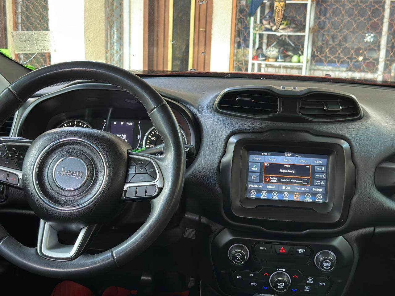 السلام عليكم للبيع او مراوس حسب الرغبه
رقم بغداد وباسمي سنويه ورقم جديد 
جيب رنكد 2018 
صور الحادث والسونار مرفقات 
ماشيه 93. رقم بغداد باسمي 
محرك 2400 
بصمه. وبصمه ابواب وكامره وتحكمات ستيرن
مابيها اي نقص السياره.
للاستفسار *********** 
بغداد حي العدل بغداد, العراق
