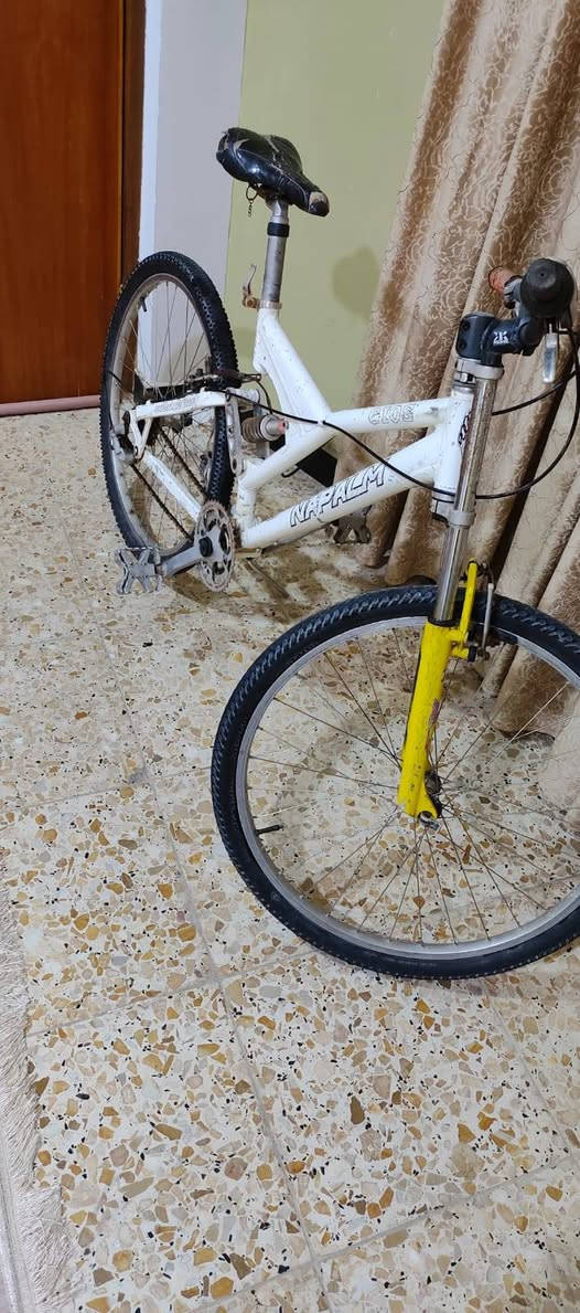 من رخصت الادمن المحترم وافق 
السلام عليكم اخوان بايسكل المنيوم المنيوم جبلي دبلين دبل امامي وخلفي شغالات ابريك وره شغال الكدام بس نقص واير فقط السكان حلو البداله الخلفيه من شركة شيمانو 7نمر شغاله بس يرادلها تقسيم الرنكات نصيفات التايرات نضيفات البايسكل نضافه 75% 
مكاني بصره صبخة العرب ماعندي توصيل 
سعره 65الف وبي مجال والشراي يتدلل 
رقم***********
