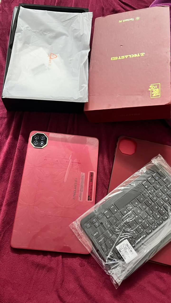 جهاز لوحي Teclast T60AI.
شاشة IPS بحجم 12 بوصة ودقة 2K.
ذاكرة تخزين داخلية بسعة 128 جيجابايت.
يعمل بنظام أندرويد.
يأتي مع كفر حماية وكيبورد.
اعلى سعر ابيع


**إذا كنت صاحب هذا الإعلان وتريد حذفه لأي سبب، رجاءا أرسل رسالة إلى الدعم الفني**