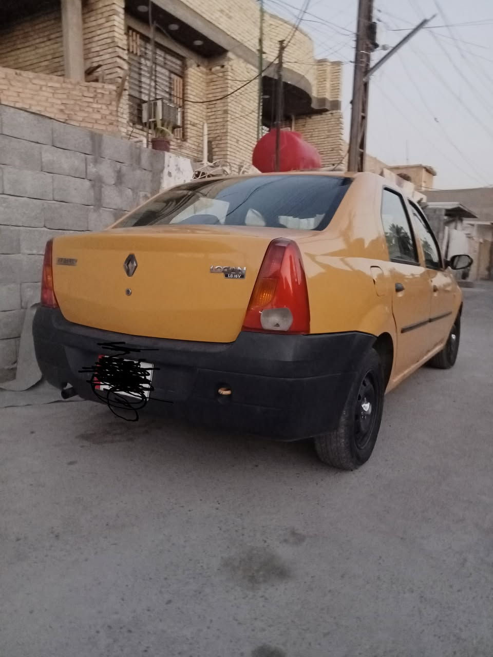 السلام عليكم سياره رينو للبيع موديل 2009 سياره جائزه وحلوه باسمي مصفره من هيئه تخم تاير مكينه كير جديده صبغ حزام جماليه عنوان بغداد منطقه جسر ديالى  رقم تليفوني ***********
