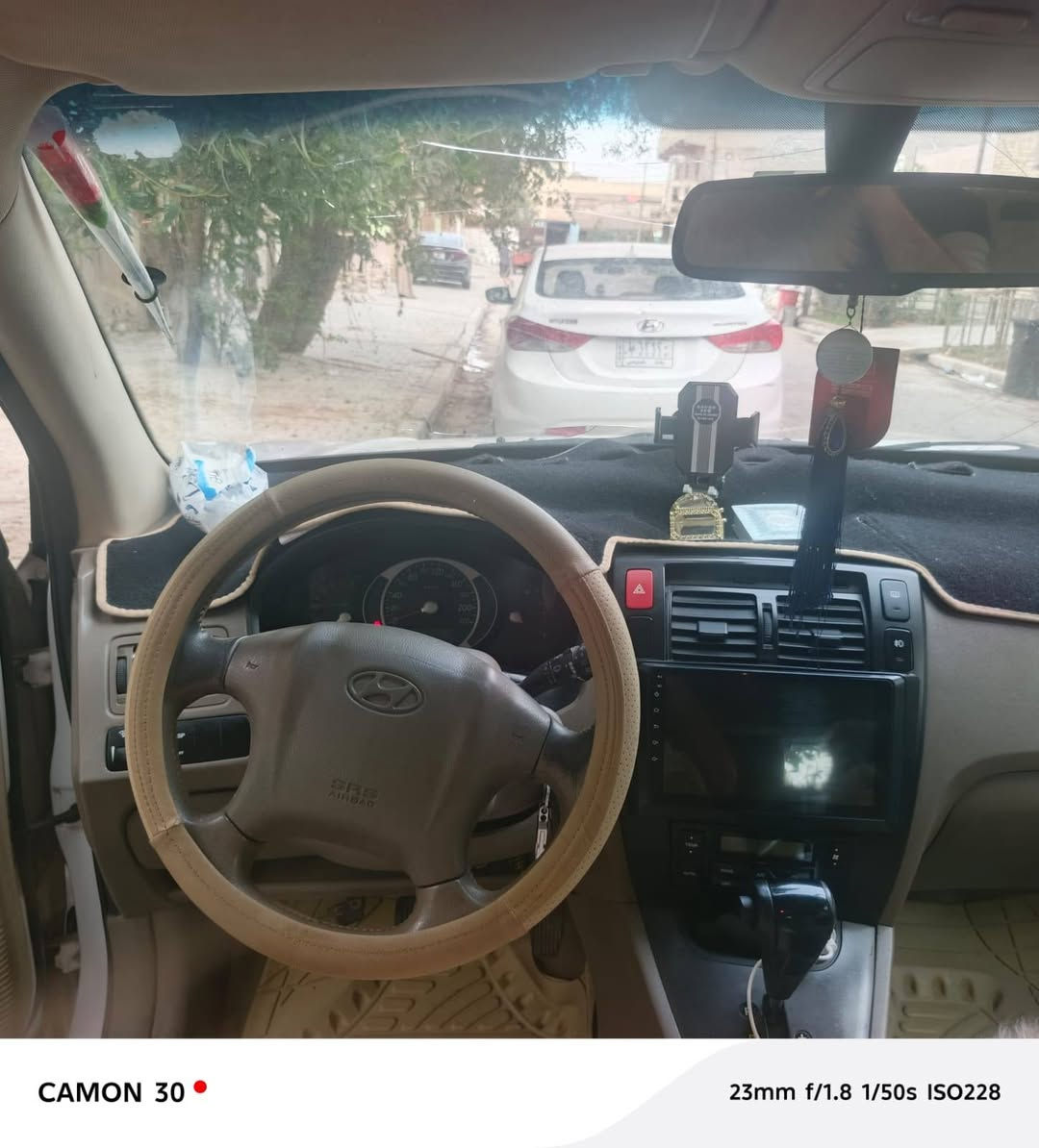 توسان 2009 لون ابيض خليجي مكينة 2400 اربعة سلندر مكفولة من الضربة والصبغ مكانهه بغداد جسر ديالى القديم السعر 120 رقم التلفون ***********
