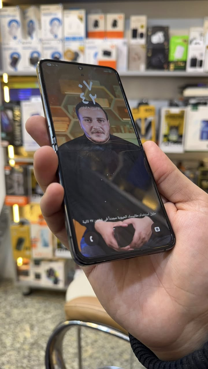 سامسونك فلب 5
ذاكرة 256 
نضيف
ب350 الف
بغداد زيونه شارع الربيعي
***********
