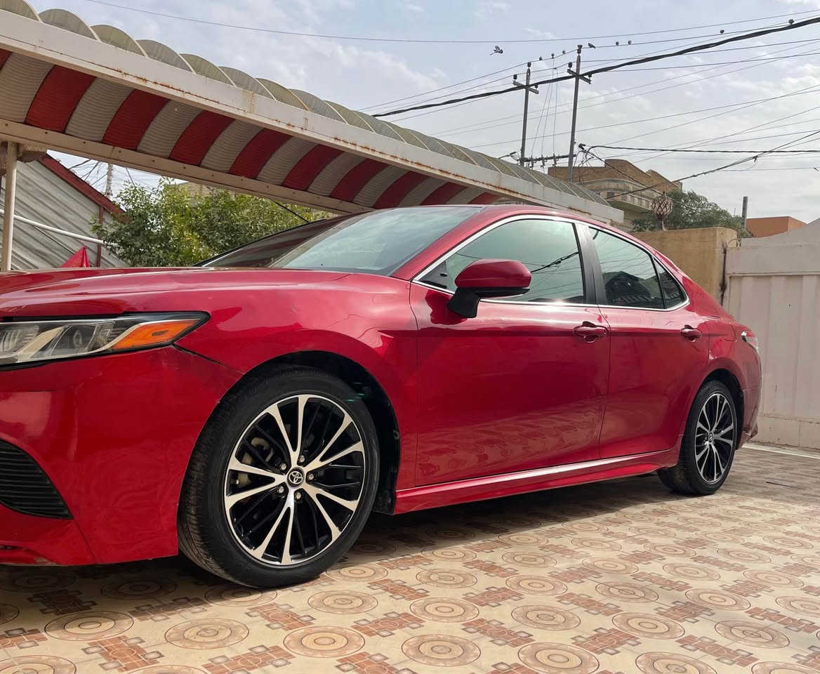 السلام عليكم 
كامري ٢٠١٩ فئة Se رقم بغداد بدون ايرباك وبدون اي گلوب مشتغل بالدشبول حادث خلفي جاملغ وقبق الجنطة وبيها باب صبغ وبارد ماشية ٧٩ نقصها دعامية اماميه يرادلها ترتيب بسبب طخه بسيطه بيها بداية جرد بقبق الجنطة مكينه گير تبريد جيده السعر ١٥٥ وبيها مجال ***********  العنوان بابل المسيب حي المعلمين صور الحادث واتساب المحاويل, بابل
