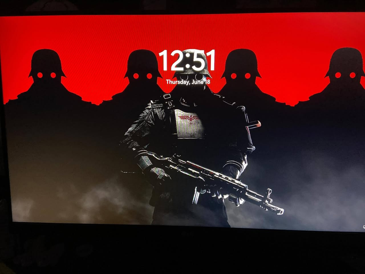 🖥️ للبيع: سيت اب جيمنج متكامل (Setup) بحالة ممتازة جداً 🎮
​السلام عليكم، لعدم التفرغ، معروض للبيع سيت اب كامل متكامل جاهز للاستخدام مباشرة (شغل والعب). الحاسبة بحالة أخت الجديدة، استخدامها خفيف وجداً نظيفة، وكل القطع شغال على الفحص والتجربة المباشرة.
​⚙️ 1. مواصفات الكيس (PC Specs):

​المعالج: Intel Core i7 8th Gen 🧠

​كارت الشاشة: ASUS RTX 5060 OC Prime (3 Fans) 🏎️ (تبريد احترافي وأداء قوي جداً)

​المذربورد: Gigabyte Z390M Gaming 🛠️

​الرام: 16GB DDR4 ⚡

​التخزين: 1TB SSD Samsung 870 QVO 💾 (سريع واعتمادي)

​المبرد: مبرد مائي من Cooler Master 💧 (تبريد راقي وهادئ)

​الباور سبلاي: 750W 🔌

​الكيس: High Tower يحتوي على 7 مراوح تبريد إضافية 🌀

​🖥️ 2. الشاشة (Monitor):

​LG IPS (1080p / 75Hz): ألوان خرافية ودقة غنية عن التعريف، مريحة جداً للعين باللعب والمشاهدة 🎨.

​🔋 3. أنظمة الطاقة والحماية (UPS):

​UPS 2000VA 🛡️: مخصص للكيس لحماية القطع من انقطاع وتذبذب الكهرباء.

​UPS 850VA ⚡: مخصص للشاشة لضمان استمرار اللعب بدون أي قطوعات.

​⌨️ 4. الملحقات والاكسسوارات (Peripherals):

​الكيبورد: Redragon 110% ⌨️ (مع مسند مريح لليد، ممتاز للالعاب والطباعة والمبرمجين).

​الماوس: Redragon 🖱️ (سرعة استجابة فائقة تصل إلى 12,000Hz لـ دقة عالية باللعب) + ماوس باد هدية 🟥.

​السماعة: HyperX Cloud Alpha 🎧 (خفيفة، مريحة جداً للاستخدام الطويل، وعزل ممتاز).

​سبيكرات: سماعات خارجية للمونيتور للمشاهدة المريحة بدون سماعة رأس 🔊.

​نظام التشغيل: تفعيل Windows 11 Pro أصلي وجديد 🪟.

​🪵 5. الطاولات (Desks):

​عدد (2) ميز متوفرات 🪑: واحد جيمنج (Gaming Desk) والثاني كلاسيك بدون RGB.

​الأبعاد: الطول 100 سم × العرض 50 سم × الارتفاع 80 سم 📏 (القياس القياسي المريح).

​💡 ملاحظة: السيت اب فرصة ذهبية للي يدور تجميعة كاملة مكملة من كل شي، بدون ما يدوخ ويفتر بالسوق ويجمع قطع. تعال وافحص براحتك.
​📩 للتواصل ومعرفة السعر: يرجى مراسلتي على الخاص، وإن شاء الله ما نختلف ويا الشراي الصامل. تنورونا بأي وقت! 🙏✨


**إذا كنت صاحب هذا الإعلان وتريد حذفه لأي سبب، رجاءا أرسل رسالة إلى الدعم الفني**