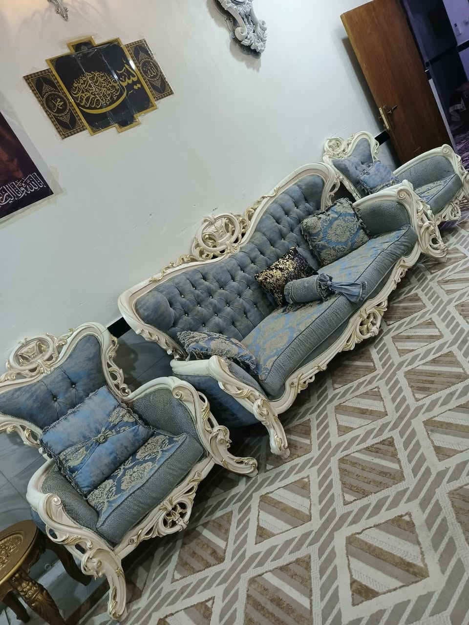 السلام عليكم تخم للبيع نضيف كلش مشترينه ب مليونين و٦٠٠ يردونه ب مليون و٦٠٠بي مجال بسيط المكان ديوانيه حي الجامعه للاستفسار الاتصال على الرقم *********** بي واتساب
