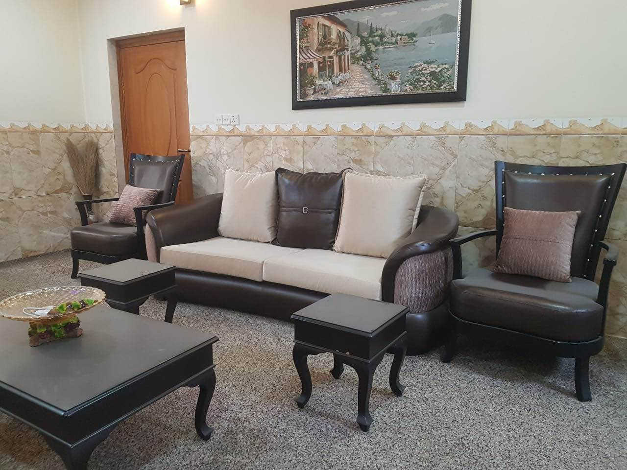 قەنەفە بۆ فرۆشتن 
وەک نوێ وایە
تەپڵەکەکانیشی لەگەڵە
سعرەکەشی٢١٠٠$ و مەجالێکی زۆر کەم 
بۆ زانیارگ زیاتر *********** السليمانية, العراق
