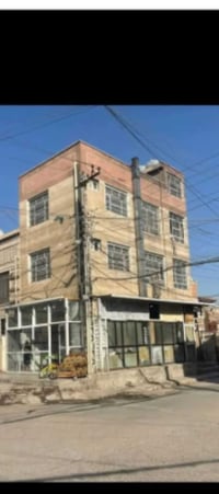 عماره للبيع مساحة 50ركن محل فرن صمون وشقتين الواردة مليون 300الف الشعب...