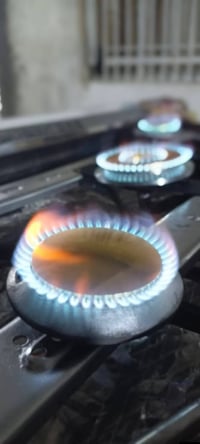 مصلح كافت انواع الطباخات تصل ونجيك البيتك وخلال ساعه يكمل طباخك0771643...