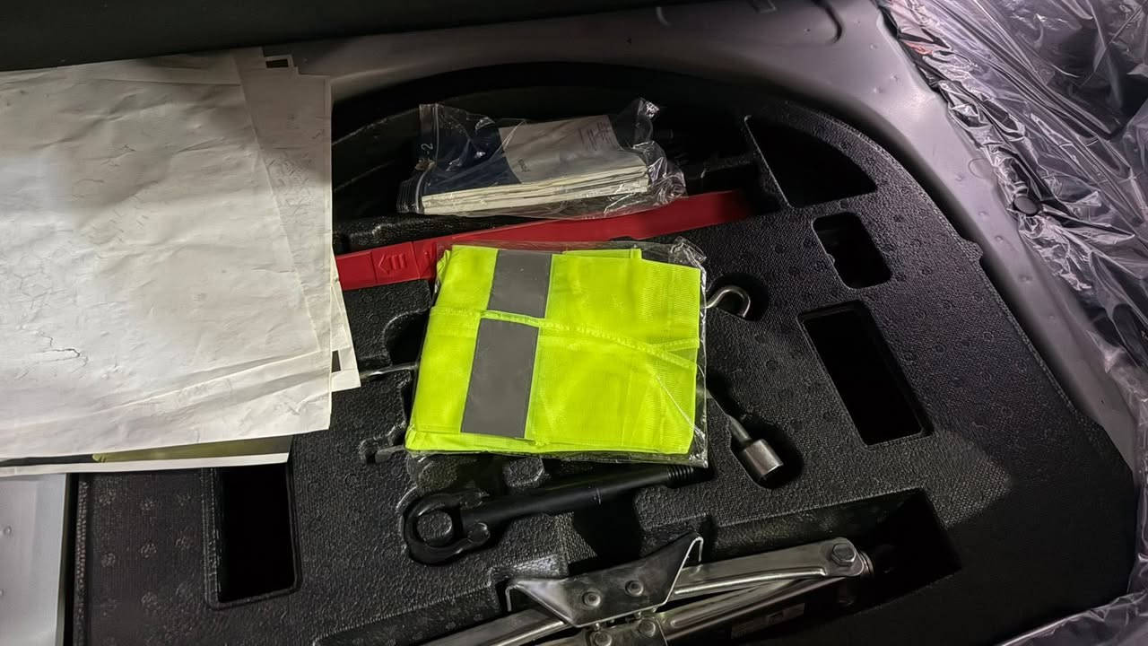 كورلا موديل 25 هايبرد شكل خليجي فول موصفات 1/1 كفاله عامه بعده ع وضع شركه ماشيه 18 الف فقط 
كورلا هايبرد موديل 25 فول 
سلايد روف 
بصمه 
كشنات جلد 
حساسات 
محرك 1.800 
وبعد موصفات معروفه 
مكاني بغداد حي الاعلام رقمي ***********
