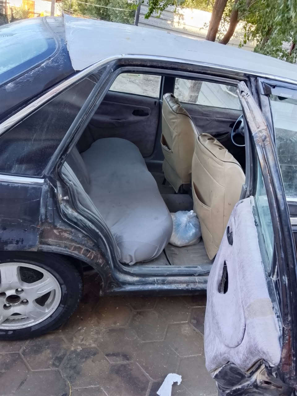 السلام عليكم السياره البيع ب سعره 
18وبيه مجال
***********
1997
