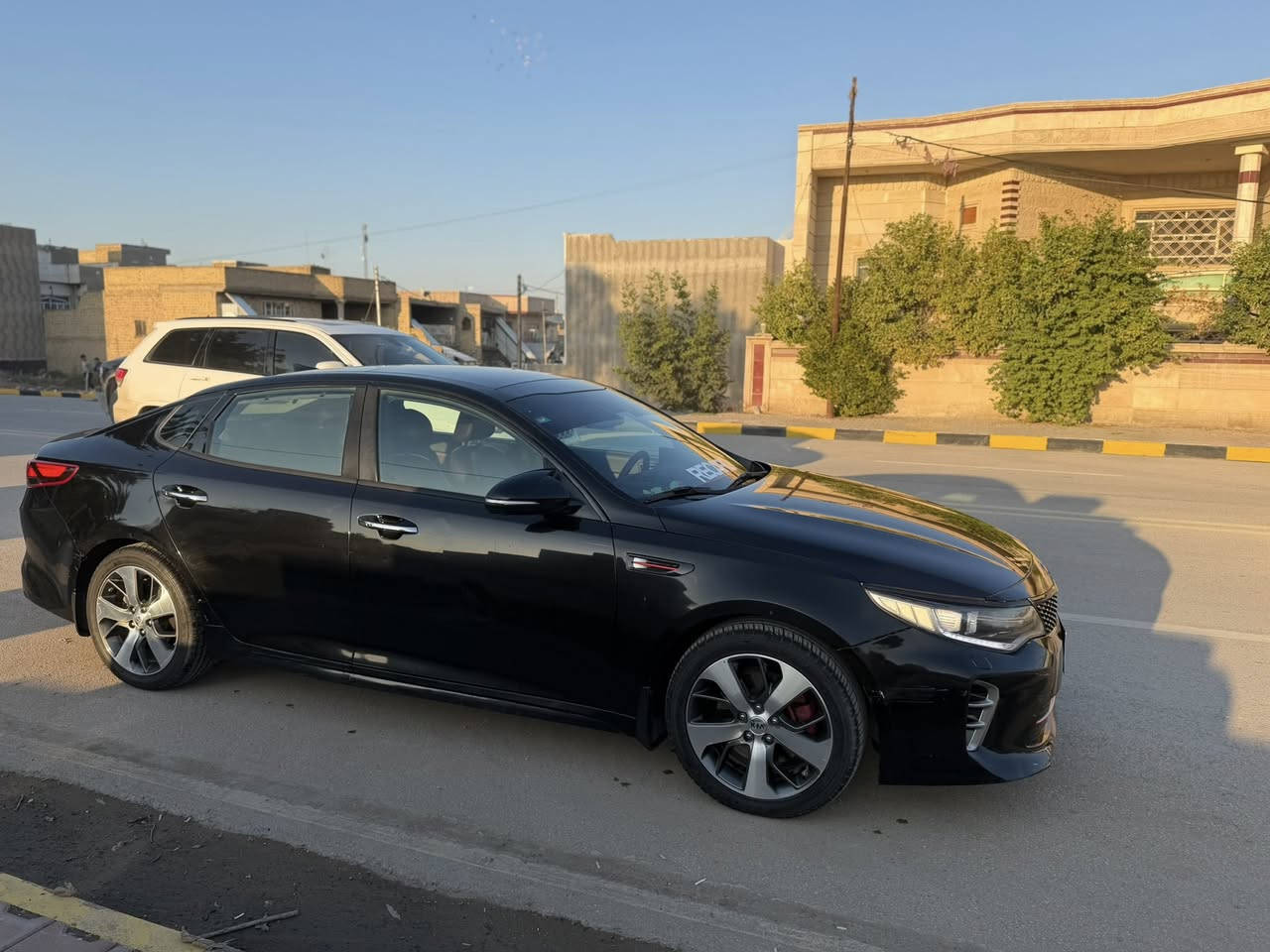 سلام عليكم  ✨🤍
كيا اوبتما 2016  جيتي لاين
فول مواصفات 1/1خليجي بيه جاملغ امامي صبغ❤️‍🔥
ماشيه 10100الف حقيقي
مكينة 2400
_____________
المواصفات...  
تبريد قطعتين منفصل
بانوراما 3حركات 
الستيرن شكل رياضي sport 
3 انظمة سبورت للقيادة
 تدفئة ستيرن هيتر 
شفتات ستيرن
للتحكم ستيرن 4جهات
4 كامرات مع GPS
جلد قرميدي اصلي تطريز
كشنات كهرباء السابق والصدر
تخزين 2 وضعية ميموري كشن 
تدفئة وتبريد كشنات امامي
تدفئة كشنات خلفي 
حساس أمامي خلفي
كشنات جلد لون ماروني
ارضية جلد اون ماروني من المنشأ
زراك لايت
لد امام خلفي ليزر
لايت زينون ناصي و عالي متحرك مع حركة الستيرن واظهار النقطة العمياء
الرادار جاني تنبيه عند اقتراب سيارة من الخلف والجوانب 
ايرباك عدد 8
3انظمة قيادة ايكو سبورت اعتيادي 
في نظام ABS بريك
مانع انزلاق 
نظام AUTO HOLD نزول منحدرات
بصمات عدد 3 مع الصندوق
الصندوق نظام ذكي فتح الجنطة عند الاقتراب من السيارة 
شاشة 8انج لمس notification 
بوصلة تحديد القبلة والخرائط وتحديد الموقع والملاحة
السماعات عدد 10
لابلوتوث مع حساس الصوت اذا كان مرتفع عند الكلام ينخفض لنظام الصوت سستم harman/kardon مع سبوفر مضخم صوت عدد 2 
هاند بريك بصمة كهرباء
بردات خلفية اصلي  
نظام شحن الهاتف لاسلكي 
ضوء ابيض داخلي
مري كهرباء شفط قلابة مع ضوء إشارة
الماسحات حساس تعمل عند الأمطار 
رقم بغداد الجديد بإسمي تحويل مباشر
للاستفسار الاتصال ع الرقم *********** او ***********
