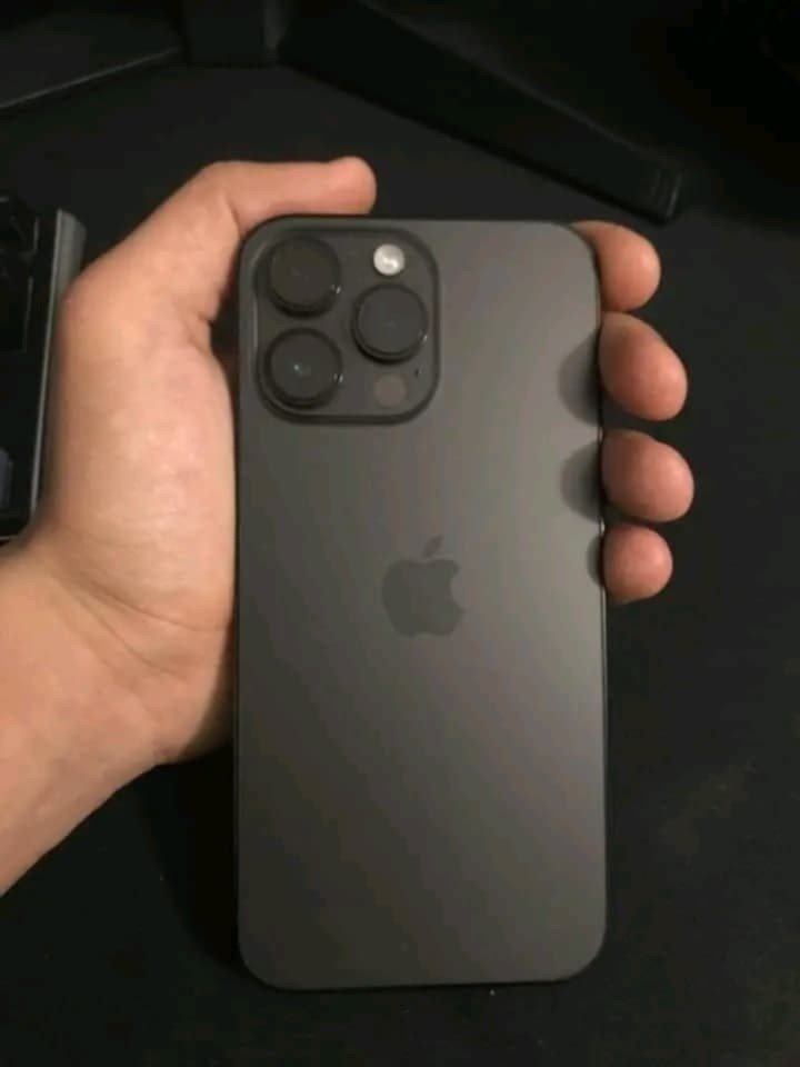 📱 للبيع – iPhone 14 Pro Max  شرق اوسط 
جهاز نظيف جداً ✔️ وتر بروف 
كلشي شغال 100% بدون مشاكل
ذاكرة 256
مبدّل بطارية وكامرا من ابل اصلية تقرأ ولوحة المفاتيح  
Face ID شغال ✔️
الكامرات أصلية ✔️
البطارية ممتازة 🔋 86
السعر مناسب وقابل للتفاوض للجادين 💰
700.000 دينار


**إذا كنت صاحب هذا الإعلان وتريد حذفه لأي سبب، رجاءا أرسل رسالة إلى الدعم الفني**