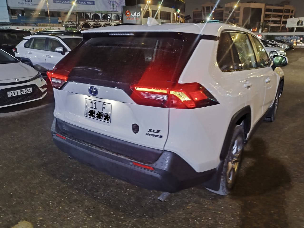 تويوتا راف فور هايبرد ( Toyota RAV4 Hybrid ) - موديل 2024 صُنع اليابان
المسافة المقطوعة: 5,000 ميل فقط.
-أبرز المواصفات والتقنيات:
-دفع رباعي AWD
-فتحة سقف
-نظام رادارات متكامل
-نظام تحديد المسار 
-مقعد سائق بتحكم كهربائي.
-تدفئة للمقاعد + تدفئة ستيرن
-نظام تشغيل عن بعد
-نظام البصمة (دخول وتشغيل ذكي).
-جنطة كهرباء 
-شاشة تدعم نظام "آبل كار بلاي"
-شاحن لاسلكي للهواتف الذكية.
-إضاءة أمامية وخلفية بتقنية LED.
-جميع الايرباكات SRS سليمة

حادثهة فقط مثل ما موضح بالصورة الجاملغ الخلفي الايسر والصندوق وبدون صبغ ولا تبديل قطعة
السعر : 270$

السيارة مرقم بغداد بأسمي حصراً مكانهة بغداد / المشتل
للاستفسار واتساب : ***********
