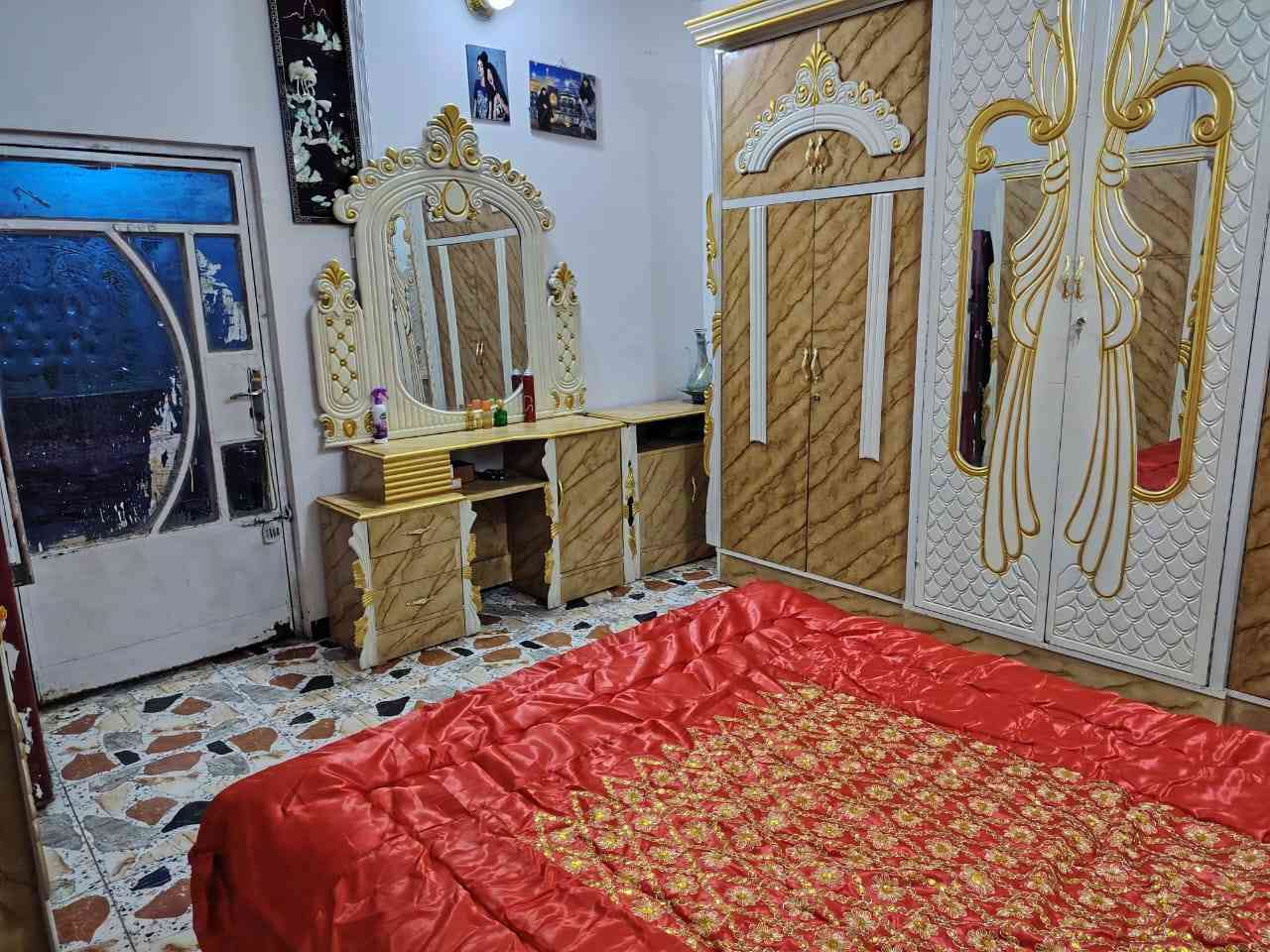 السلام عليكم غرفه للبيع صاج رايتها ب 900 وبيها مجال مكانه بغداد المحموديه يراسلني بخير وتدلل***********؟ ***********
