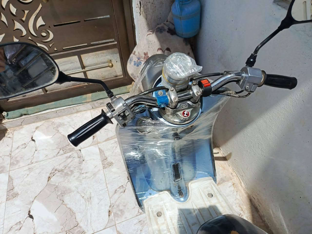 السلام عليكم عبد الحليم فحل ما شاء الله كلش نظيف محرك ما مفتوح كبس كهربات شغاله نكره سلف مال بيت عله وضع شركة تخم تاير جديد چبلس  مال جناي الماطور 
كبريت بلادي جاهز ما ناقصه الف السعر 200 بيها مجال للطيبين مكاني كركوك كوباني 
***********
