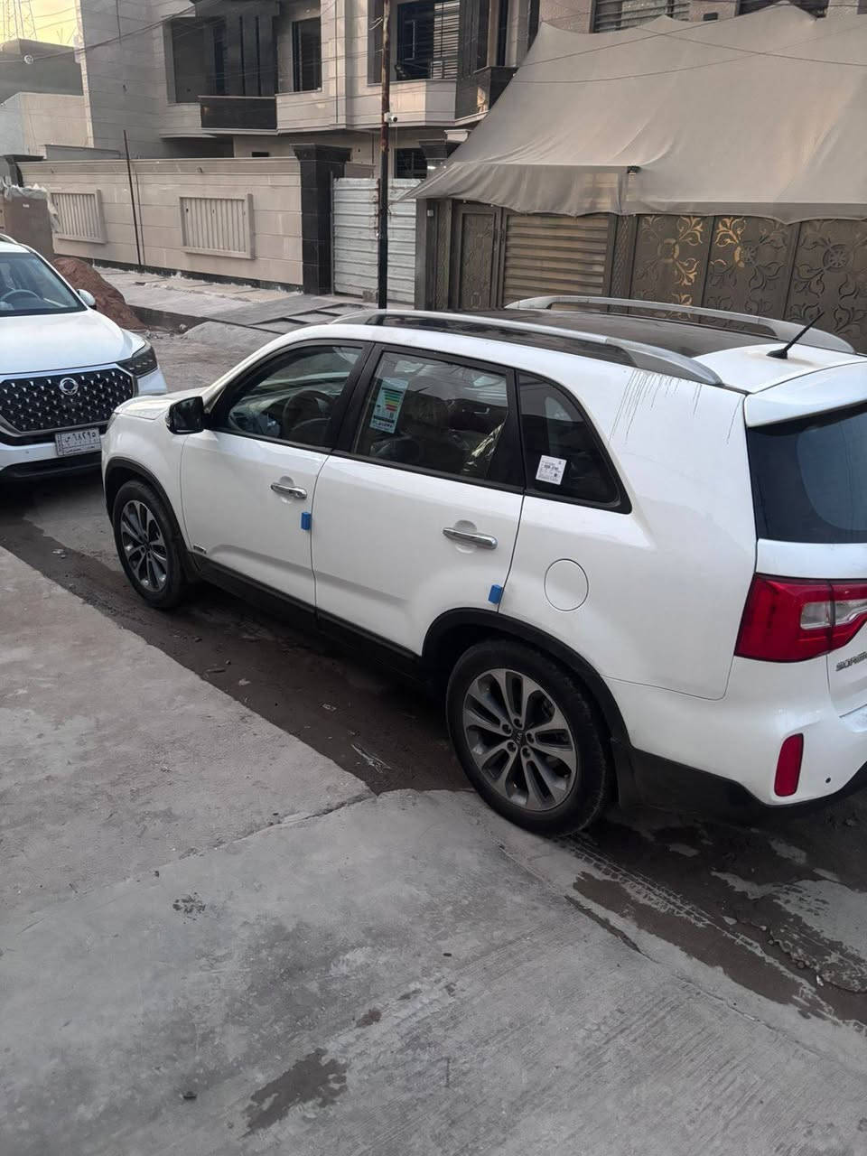 السلام عليكم
سورنتو 2015 للبيع 
سياره نظيفه جداً 
ماشيه 59 الف 
فول مواصفات 1/1 كويتي 
كراسي كهربائية تدفئه تبريد 
مكاني البلديات ***********
السعر 210
