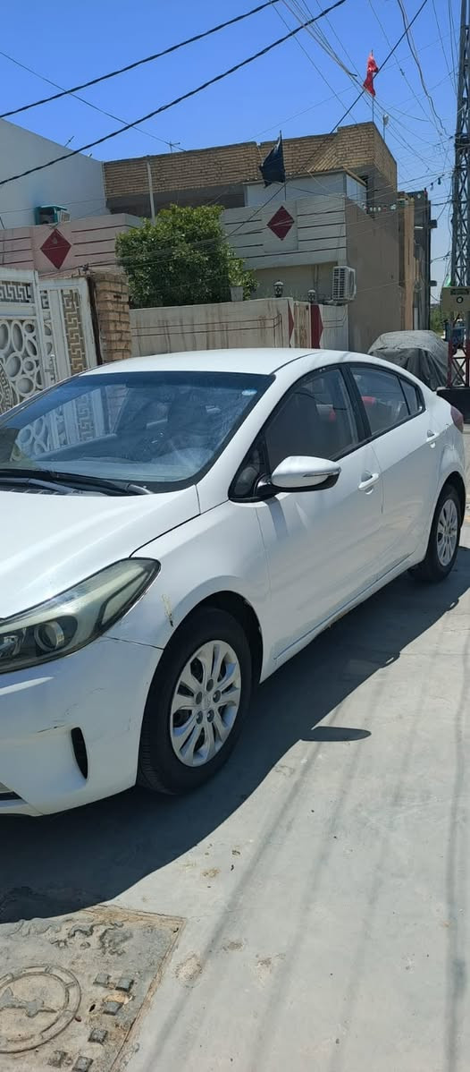سلام عليكم كيه سيراتو  موديل ٢٠٠١٧ خليجي  بيهه جاملغ  سعر ١٢٥ مكان سياره لعزيزيه هاذ رقم صاحب ***********
