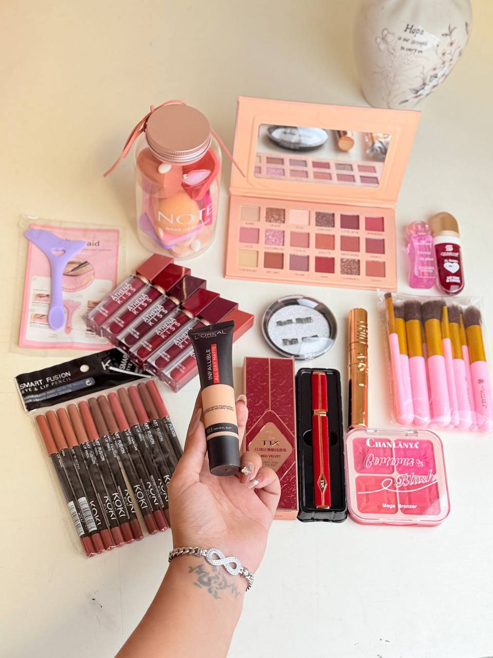 اقوى عرض مكياج للبنوتات 🎀✨

العرض متكون من قطع مهمة وأساسية 🫧❤️‍🔥

1.فونديشن من ماركة لوريال 
2شدو متكون من 18 لون مختلف 
3.فرش مكياج متكونة من 10 قطع 
4.حمر متكون من 6 قطع مات قوية
5.ايلاينر من ماركة تي تي اكس ثابت 
6.احمر خدود 4 درجات مختلفة 
7.مسكارة ضد الماء ثابتة 
8.تنت من ماركة لافيو للخدود والشفايف
9.كلوس لامع للشفاه 
10.قالب ايلاينر 
11.سيت تحديد حمر من كيكو 12 قطعة
12.رموش ثابته أسبوعية 
13.علبة بيوتي بلندر 

للاستفسار والحجز مراسله خاص


**إذا كنت صاحب هذا الإعلان وتريد حذفه لأي سبب، رجاءا أرسل رسالة إلى الدعم الفني**