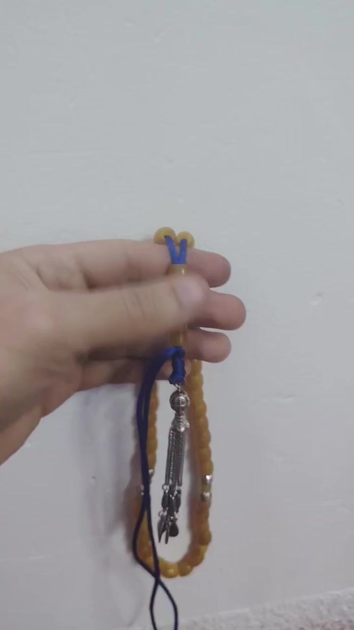 سلام عليكم
سبح سندلوس الماني قديم زرف وزرف 
سبحه النتيكه بل كامل 
العدد حبات 45 حبه كركوشه النتيمون معه الفواصل 
سبحه حلوه وسطيه البيع فقط 
مكان الشطره تفاصيل خاص  ***********
