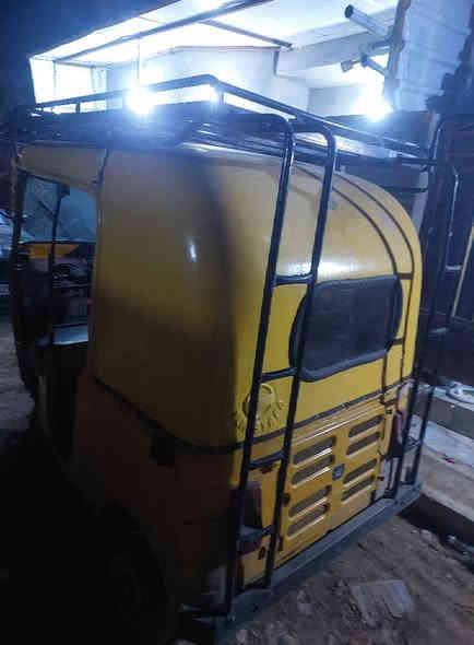 سلام عليكم 
للبيع سيبايه تفصال درجه اولى نصبته حلوه على تكتك سعره ١٠٠
اوقنبوره بدل لجادر فايبر كلاص جيب وشد جديده سعره ١٠٠ 
مكاني بغداد مدينه *********** مامتواجد على فيس شراي يخابر ويدلل
