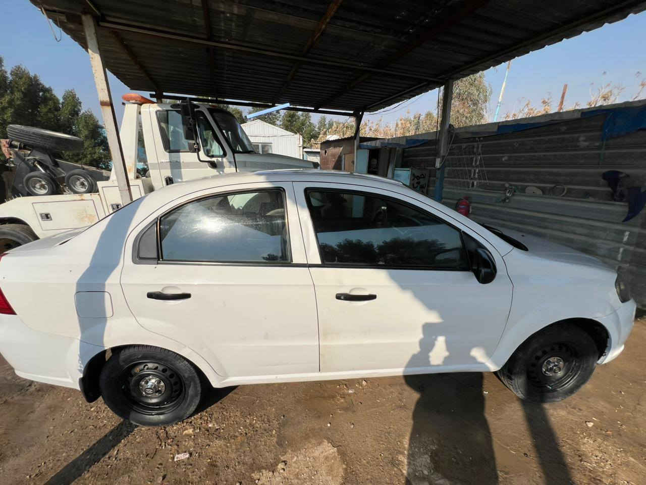 السلام عليكم افيو موديل 2008 للبيع السعر 53 ورقة كير مكينة وحدادية مكفولات بيها بارد بعض الاماكن شاصي وتكم ودواخل  مكفولات للاستفسار الاتصال على *********** مكان حلة
