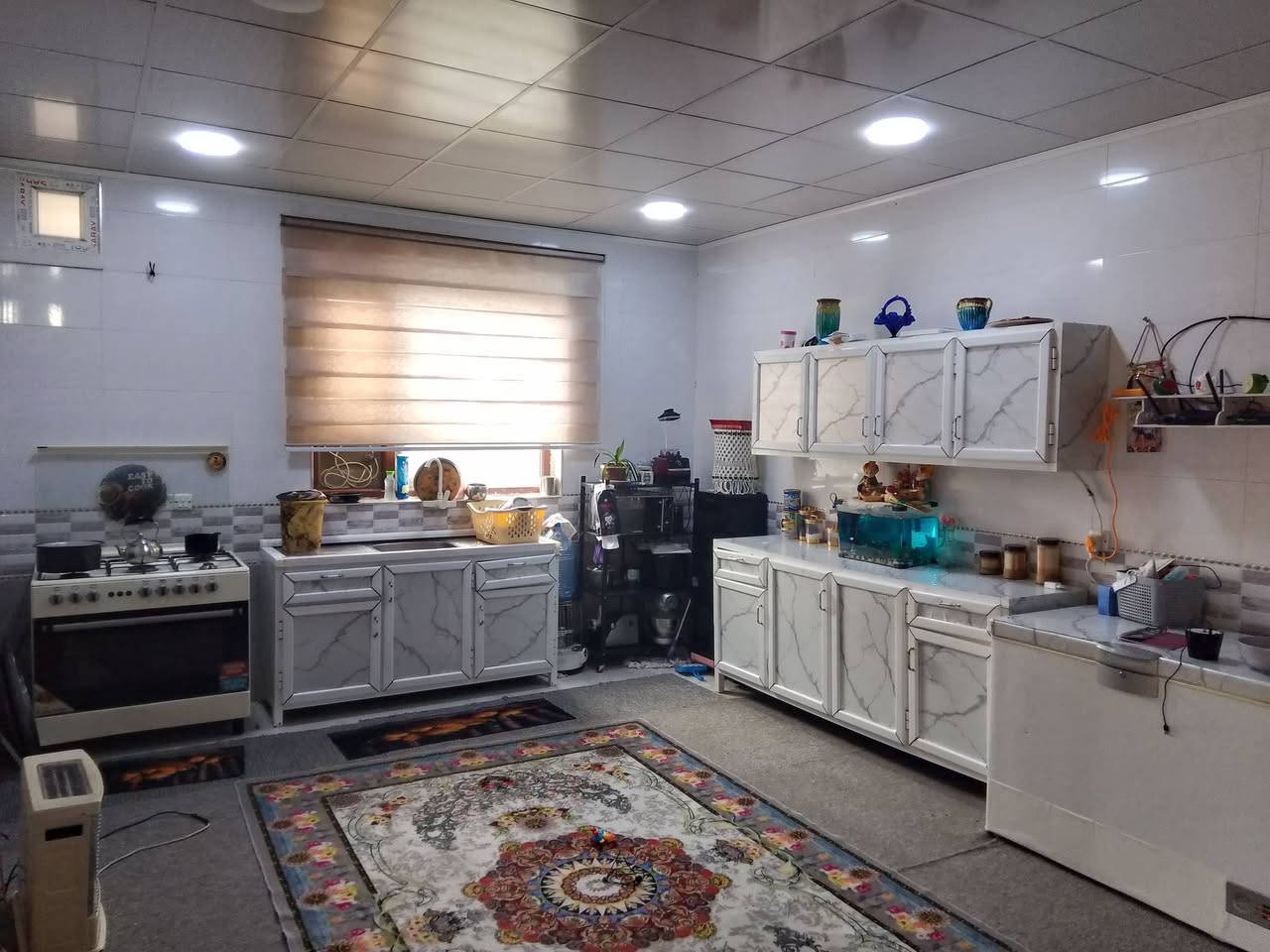 بيت للبيع قاميشلان مساحة البيت 200متر والكاع 1000الف نوع العقار (زراعي) عدد غرف نوم2
استقبال مطبخ حمام صحيات بناء حديث البيت السعر 35مليون وبي مجال رقم الهاتف***********
