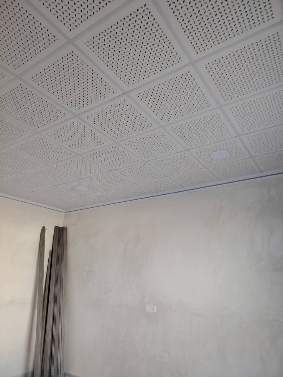 دور للايجار   عدد 2. صفر مامسكون
      طابق أرضى.  مساحه كل دار  100 متر
           متجاورات
         منطقه 77
    قرب جامع سيد الانبياء. عل حديقه
      سعر الإيجار الدار الواحد  200الف
 ماء وكهرباء عل صاحب الدار
    للاستفسار
     *********** واتس
