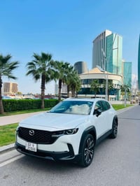 مازدای cx50  پریموم پڵەس بئ توربو  مەکینە 2.5   10000مایڵ ڕۆشتووە    ب...