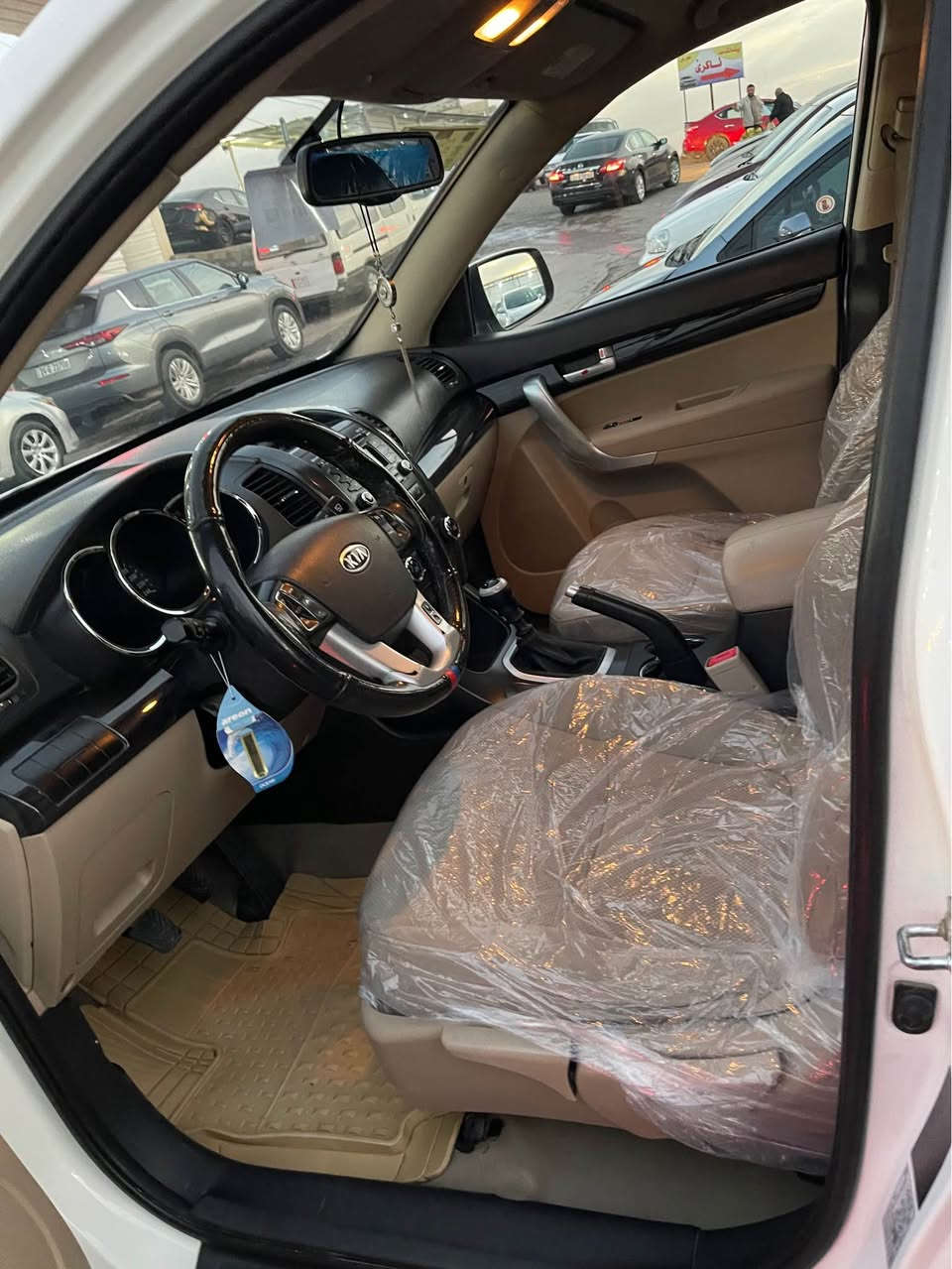 كيا سورينتو 
موديل 2012 
كير عادي 
رقم سه نه وي جديد 
بي سبغ و تعديل 
گير و مكينه شه رت 
موبايل *********** اكر, نينوى
