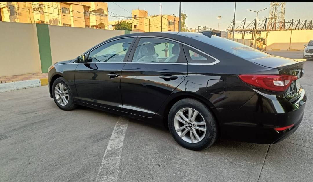 سوناتا 2016 وارد امريكي
محرك 2400 GDI 

ضربتها السيارة طارف البوند بارد وجاملق الخلفي معجون قليل 

سياره ليبل واحد  ولا دددوالضرر مرفوق بالسونار بالمنشور رقم نينوى ألماني/السنويه الى2027

مواصفات السياره 

-ثلاث انظمت قيادة 

- كامرا خلفيه  

- شاشه

-نظام مانع انزلاق 

- تحكمات ستيرن 
 
السياره حلوه وتبريدها ثلج مكفوله 
ملاخظة سونار اخذتو جديد سونار المحترف والمحترف معروف بالموصل 
سعرها 127 وبيها مجال بسيط حك الجيه
***********
