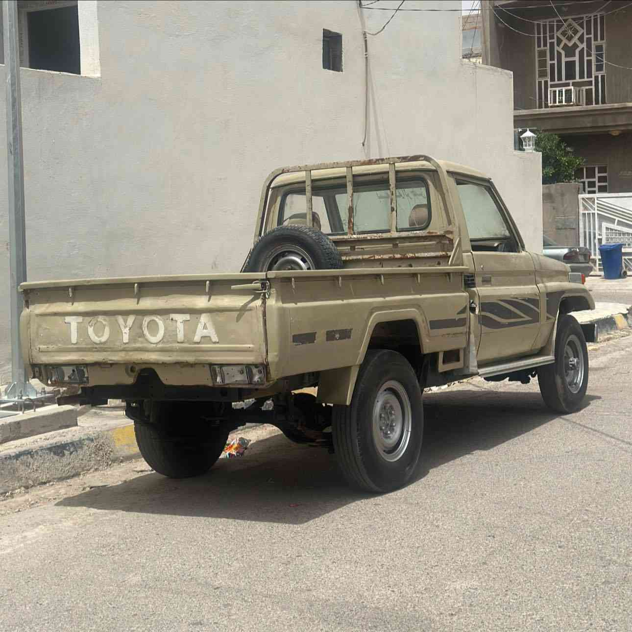 السلام عليكم 
للبيع لاندكروز شاص رقم مثنى الماني  ،بدون محرك، وصاحبها بالبصرة ما أندل عنوانة، ابيع على هذا الموجود السعر ٣٥ ورقة 
السيارة تفيد مال عمل او زرع او صيد 
والشراي يتصل *********** 
العنوان/ ديالى/ بلدروز
