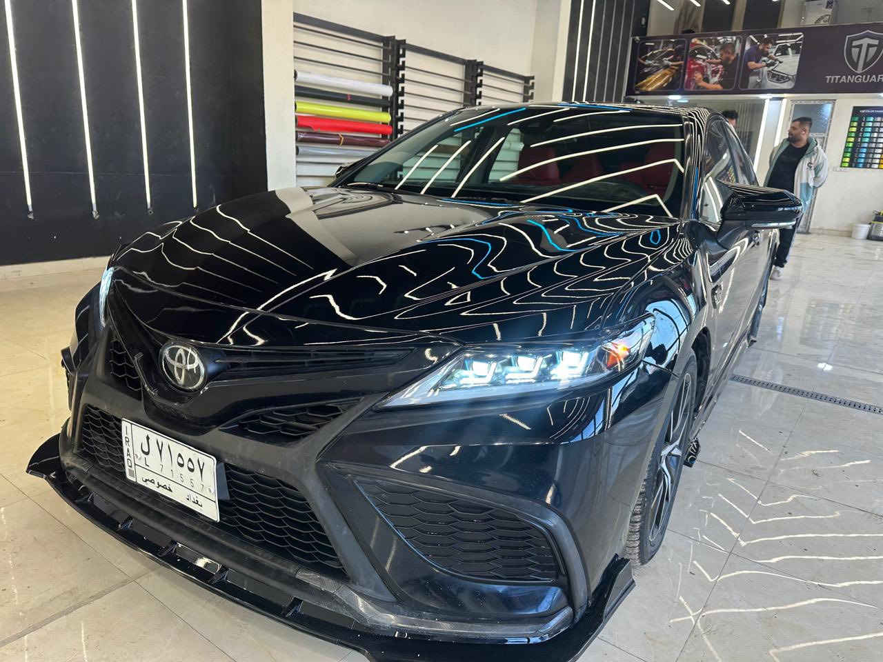 السلام عليكم 
Toyota Camery  SE+  2022
208$ 
ماشيه 59 ميل 
فتحه - بصمه - داخل احمر - سياقه ذاتيه - الكثير من المواصفاة 
تايرات جدد عدد ٤ 
باتري جديد 
محدثه شكل لكزز من الامام وشكل BMW من الخلف فقط التحديث مكلفني 1800$ 
حادثها ٣ قطع ونصف فقط لاغير 
بدون دواخل بدون شاصي بدون لغد بدون بدنه 
سونارها وصور الحادث مع المنشور 
مكانها بابل الحله 
اني مستوردها على ايدي واني مرقمها ناشر صورها قبل الترقيم وقبل التحديث 
ملاحظها مازداتها الاصليه جميعها موجوده مع السياره
  
السياره عدى حادثها الي ذكرته الباقي كله مكفول 
للتواصل ***********
