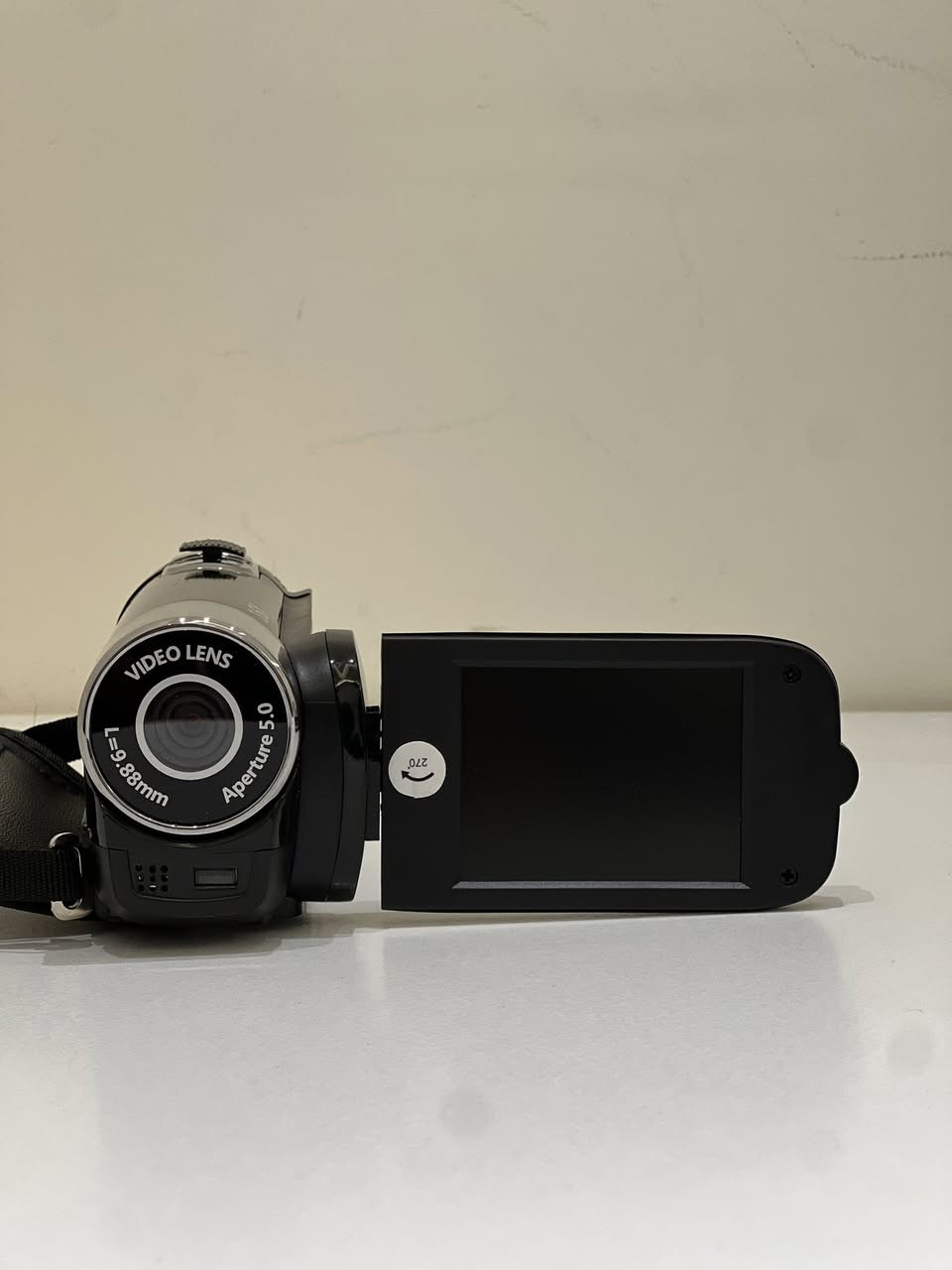 كاميرا 1080 HD
16 ميا بكسل
شاشة دوارة 360 درجة 
مستشعر CMOS
السعر 25 الف مع التوصيل جميع المحافظات


**إذا كنت صاحب هذا الإعلان وتريد حذفه لأي سبب، رجاءا أرسل رسالة إلى الدعم الفني**