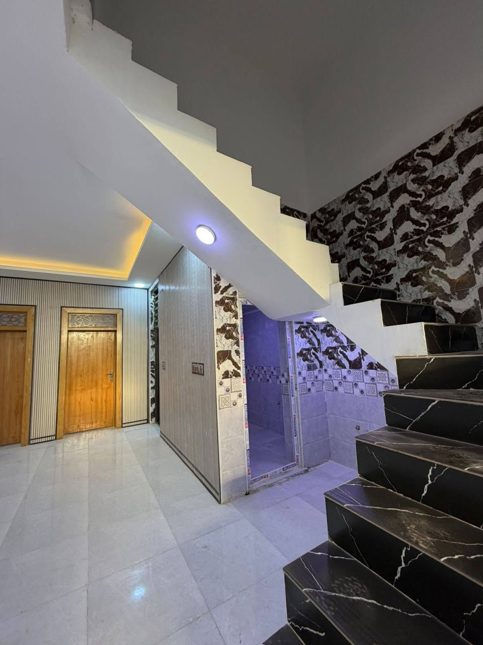 #150متر فول بخط لأول يعني مرحله اولئ 
 سعر 58مليون وبيه مجال 
لبيت يبعد عن شارع لعام 100متر تبليط لباب لبيت 
#طابو_زراعي_سند_25_نتصال***********

(((( عنوان  لمكتب لاخوين مقابل قريةلغدير عمود 291)))) 
#عنوان_لبيت_نجف 

شغل جناي
شغل درجه آولى حقيقي 

اساس وسقف صب مركزي 
بناء طابوق 🧱 
غرفتين وصاله وستقبال ومطبخ وصحيات داخليه وخارجيه 
بيت جاهز مفتاح 🔑 

#يبعد_عن السوق مسافه بسيطه 
@#شارع تبليط وكافت الخدمات متوافره والكيات الباب البيت النجف, العراق
