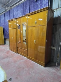 غرفه مستعمله نجاره عراقيه درجه اولى خمسه ملم السعر النهائي ٩٥٠ 0772742...