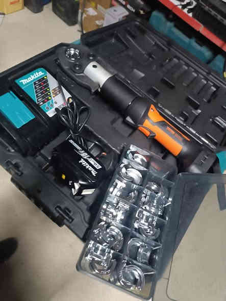 للبيع
كابيسه ترامل 
كامل 
جديد 
ملم10 الي. 300ملم
يكبس
***********
واتساب
