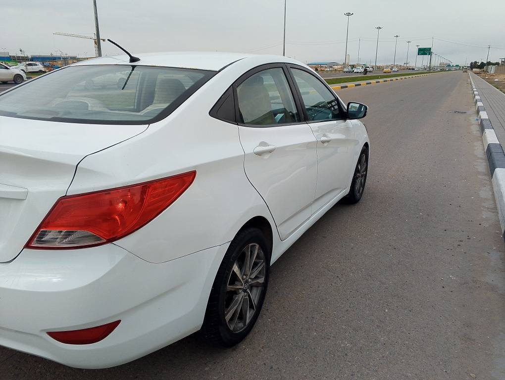 السلام عليكم بيع فقط هونداي اكسنت مديل 2015 بصره محرك 1600 كفاله من الضربه السياره سعوديه بيه مكان رش جماليه قليله بدون ضربه شواصي لغدود دواخل تكم قماره كفاله محرك وكير هسه شادهم جديد السعر 62العنوان البصره حمدان *********** بيه ملاحضه أتصل وفهمك بيها واني خادم البصرة, العراق
