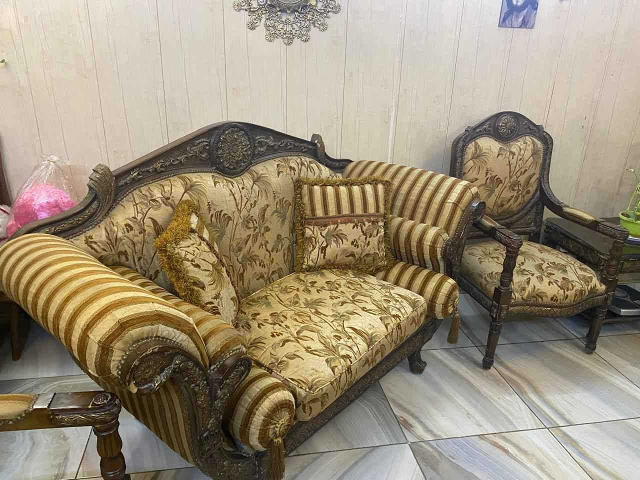 طخم تركي ملكي مكون من... 
-قنفة كبيرة ل 3 اشخاص
-قنفة وسط ل 2 اشخاص
-كراسي عدد 4
-طبلة وسط عدد 2
-طبلة كبيرة عدد 1
السعر 600 الف دينار
الموقع/الاعظمية شارع الضباط
ابو يوسف *********** بغداد, العراق
