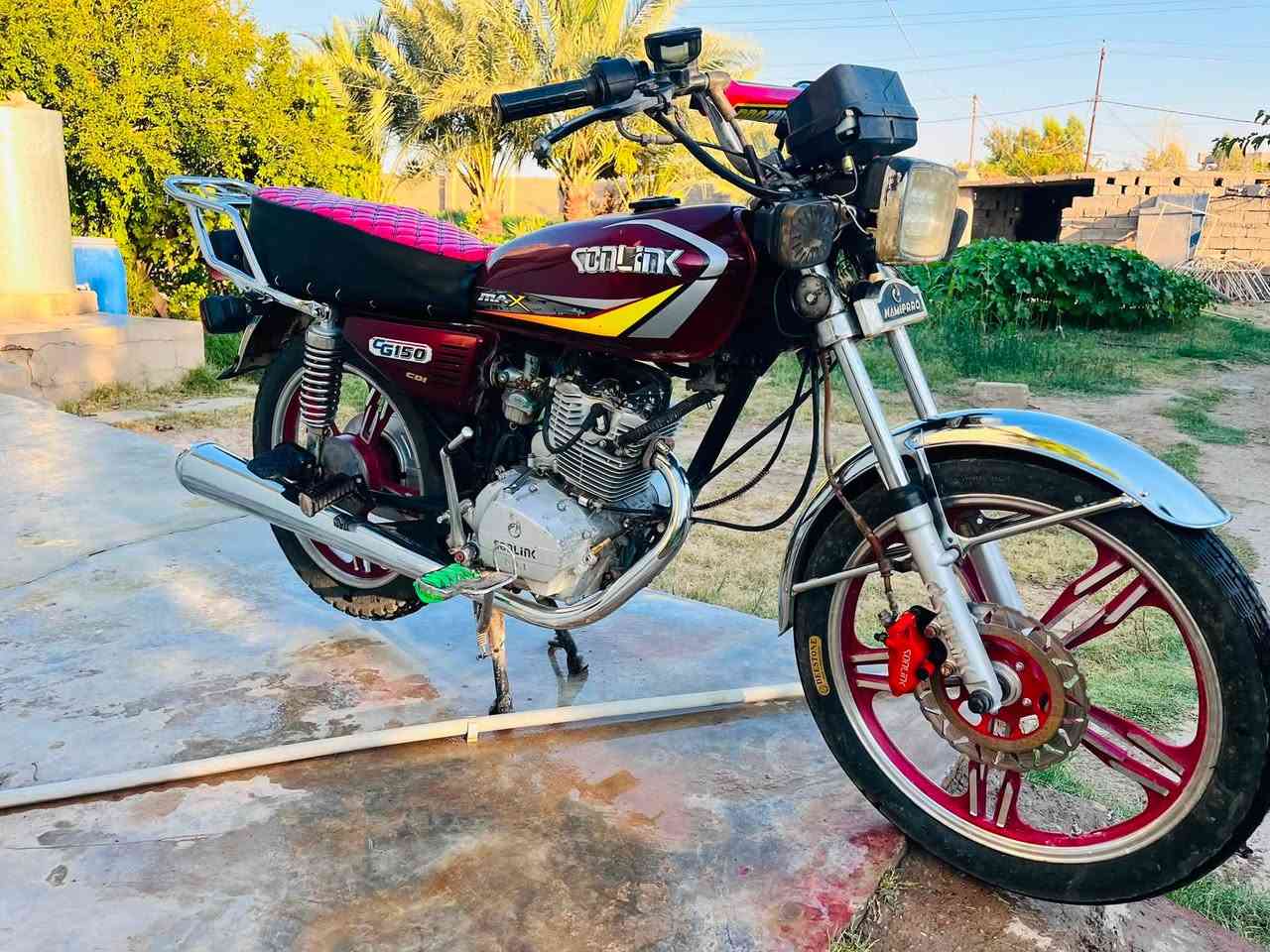 السلام عليكم ماطور🛵 للبيع                                           سولنك سافين ☑️موديل2023 .      محرك 🕢شرط 🛠️كهربائي وضع شركه☑️ ماطور احلى من الصور 📸.  السعر خاص للاستفسار والتواصل 📞معي ***********
